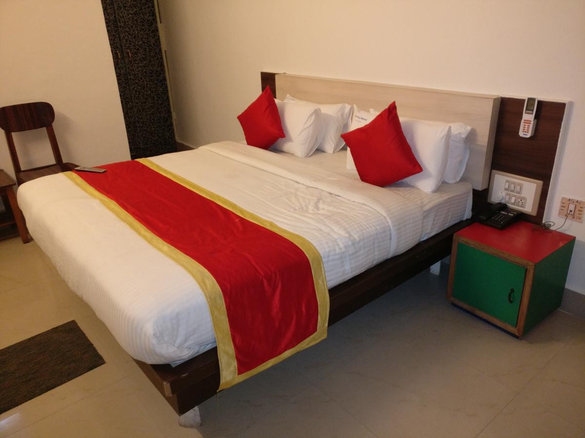 Hotel Raj Mahal Chikmagalur Bagian luar foto