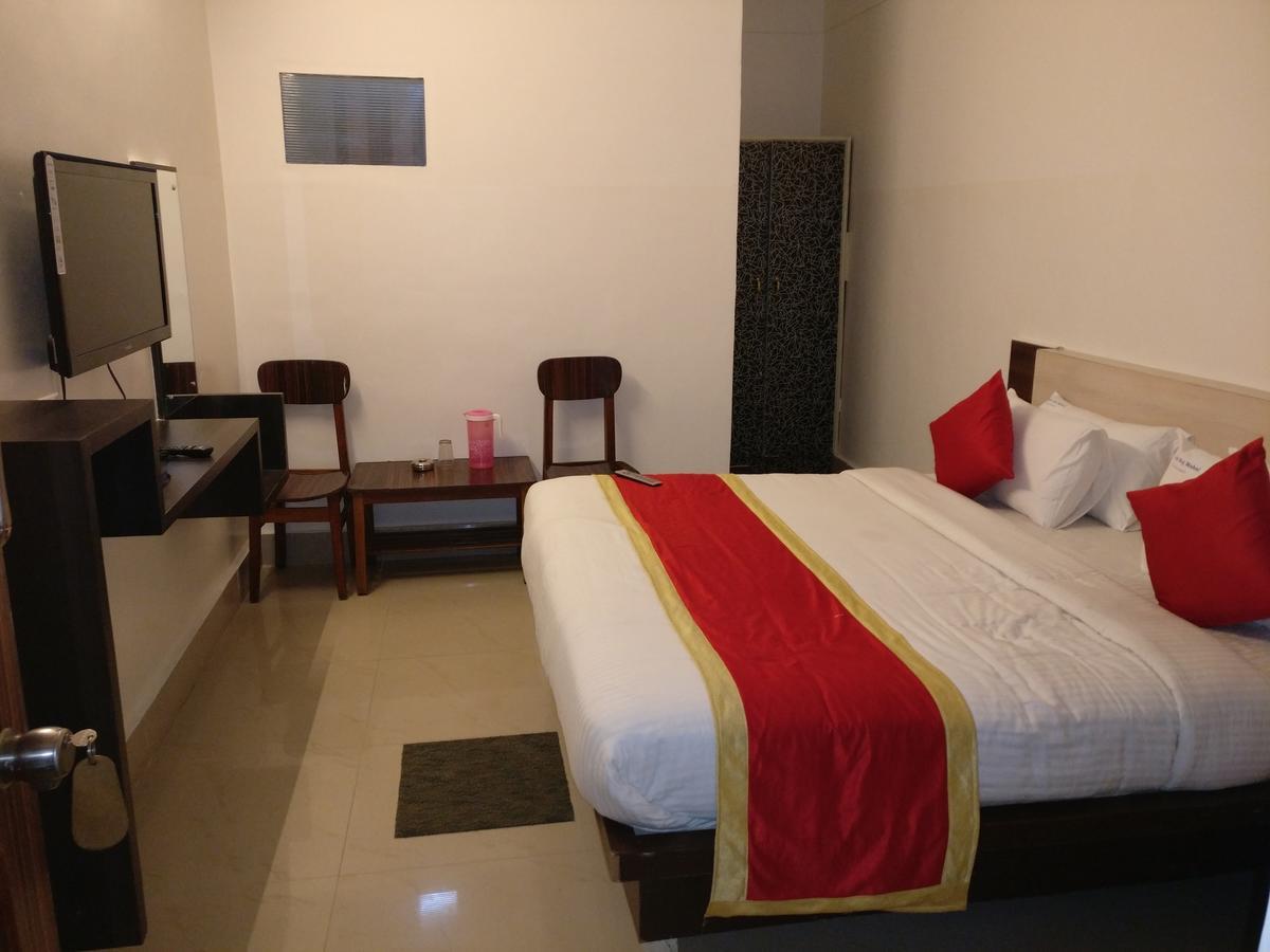 Hotel Raj Mahal Chikmagalur Bagian luar foto